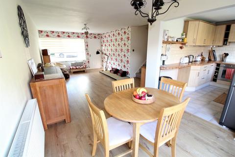 8 Newfield Way, Marlow, SL7 1PW