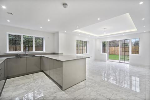 5 bedroom detached house for sale - Chandos Way, London NW11