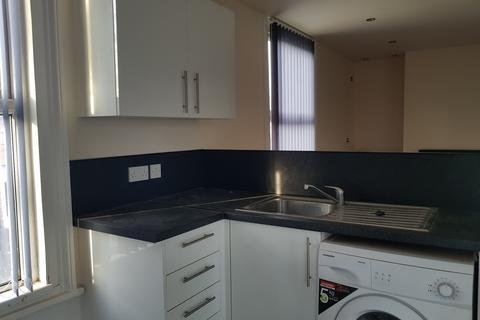 1 bedroom flat to rent - 88 Brackenbury Rd Preston PR1 7UP