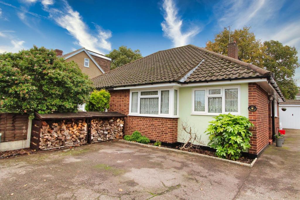 Warley Hill, Great Warley, Brentwood... 3 bed semidetached bungalow