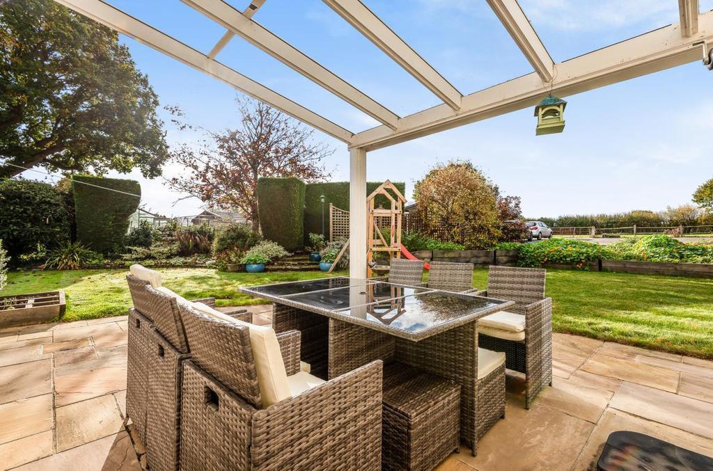 Henfield Road, Cowfold, RH13 5 bed detached house £1,100,000