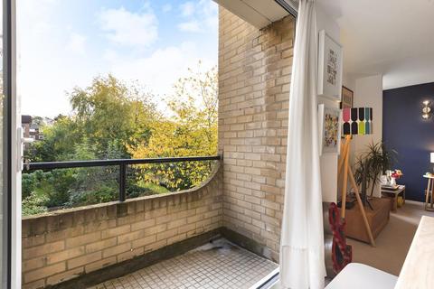 8 Apex Close, Beckenham, BR3 5TU