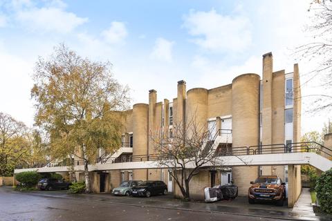 8 Apex Close, Beckenham, BR3 5TU