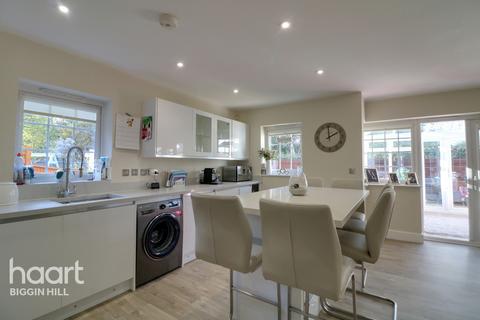 29 Dowding Road, Biggin Hill, Westerham, TN16 3BG