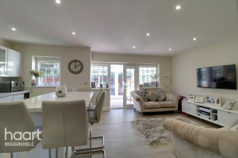 29 Dowding Road, Biggin Hill, Westerham, TN16 3BG