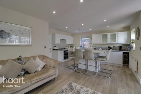 29 Dowding Road, Biggin Hill, Westerham, TN16 3BG