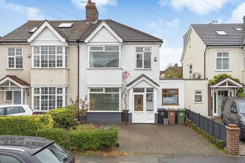 15 Linchmere Road, London, SE12 0NB