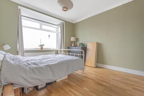 15 Linchmere Road, London, SE12 0NB