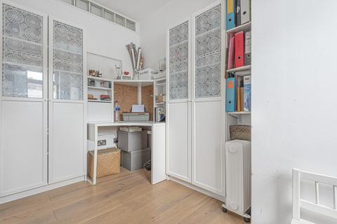 15 Linchmere Road, London, SE12 0NB