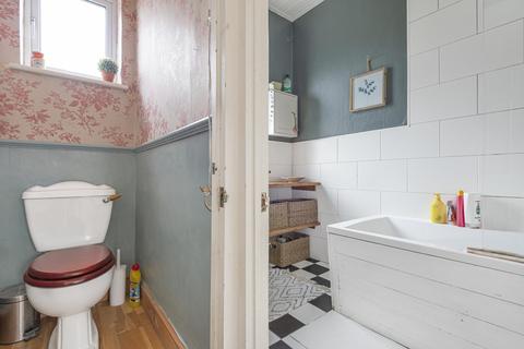 15 Linchmere Road, London, SE12 0NB