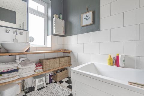 15 Linchmere Road, London, SE12 0NB