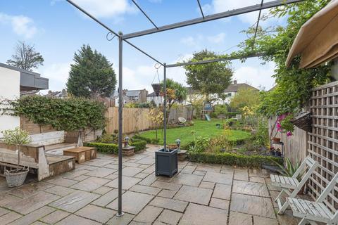 15 Linchmere Road, London, SE12 0NB
