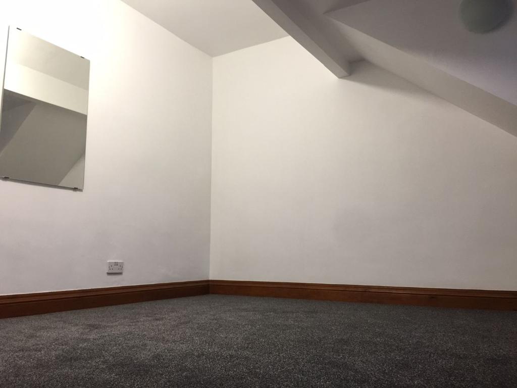 Three Shires Oak Road, Bearwood, B67 5BY 4 bed terraced house £220,000