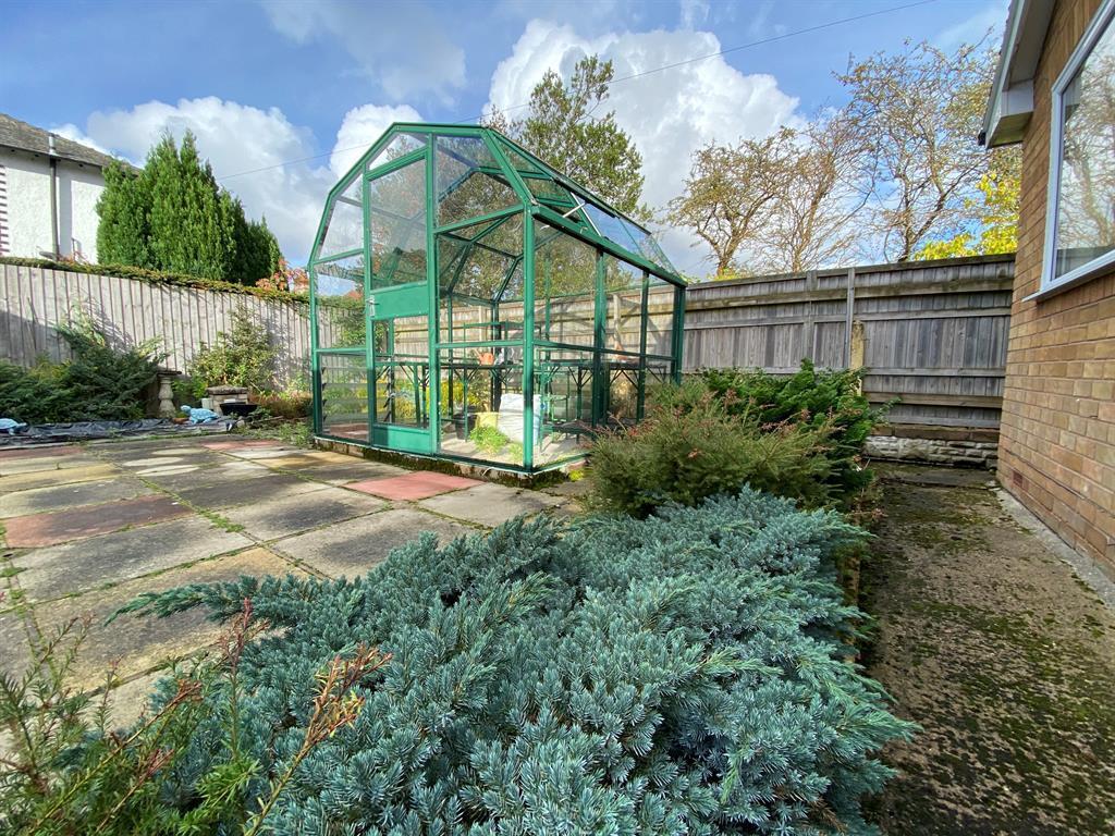 Birch Road, Bebington, Wirral, CH63 7RJ 2 bed detached bungalow £230,000
