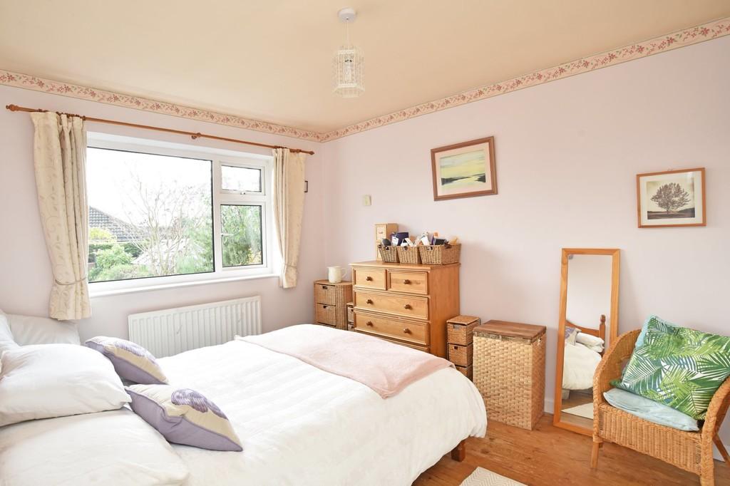 Ripley Drive, Harrogate 2 bed semidetached bungalow £190,000