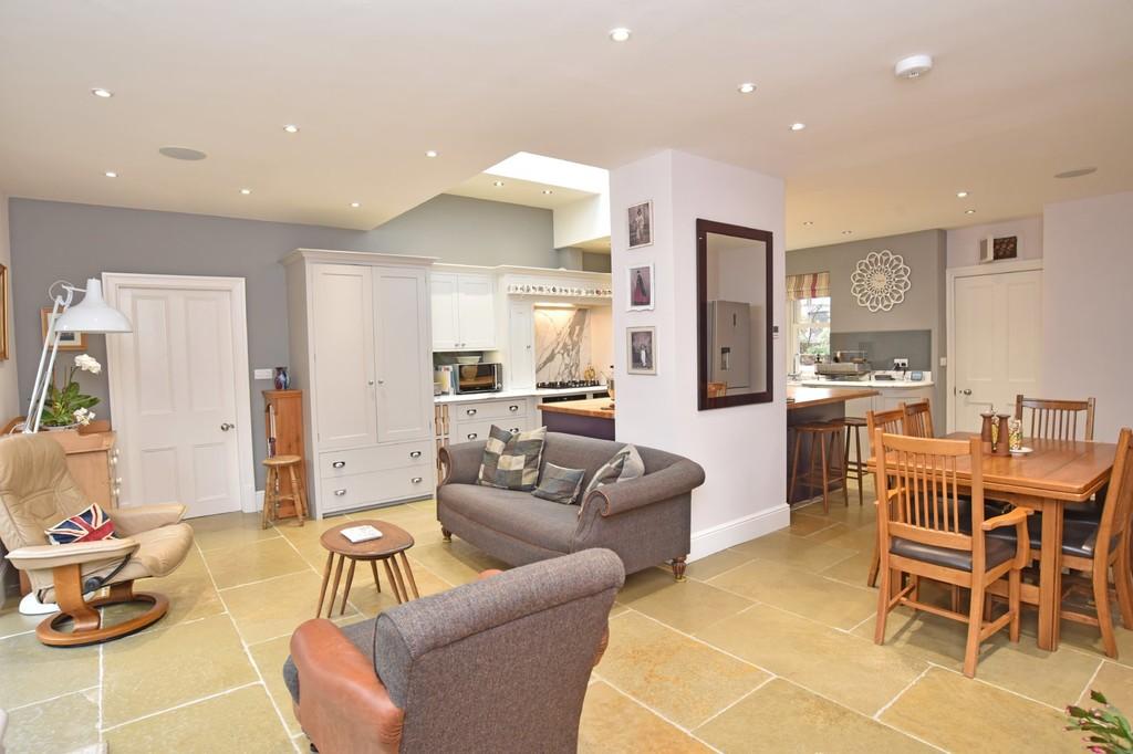 Belgrave Crescent, Harrogate 4 bed semidetached house £850,000