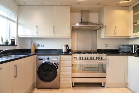 5 Weller Mews, Bromley, BR2 9JB
