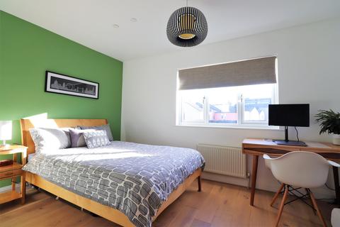 5 Weller Mews, Bromley, BR2 9JB