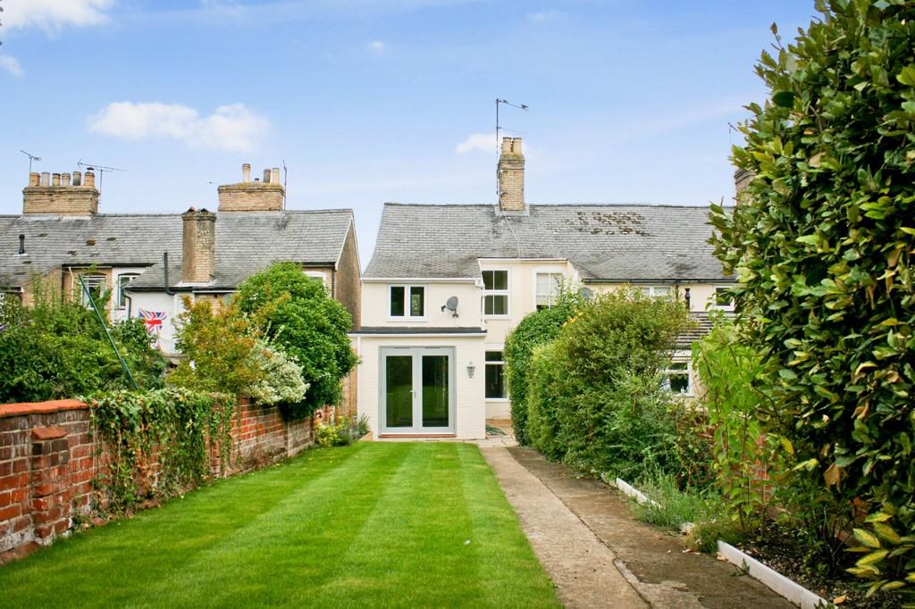 3 bedroom end of terrace house to rent
