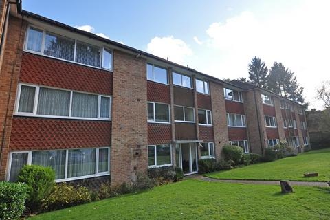 2 bedroom apartment to rent, Caterham Valley