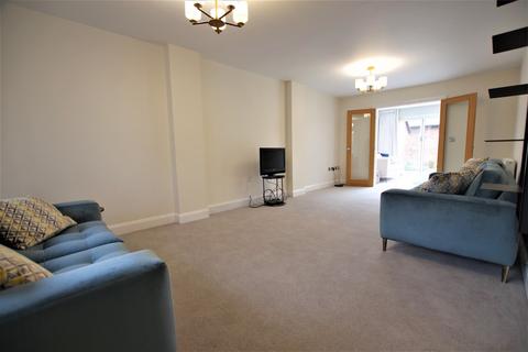 12 Buttercup Close, Uttoxeter, ST14 7TA