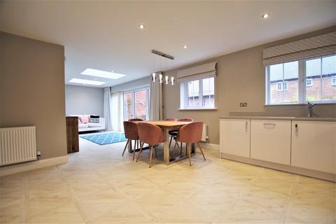 12 Buttercup Close, Uttoxeter, ST14 7TA