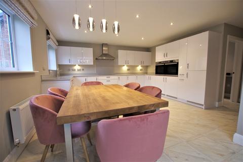 12 Buttercup Close, Uttoxeter, ST14 7TA