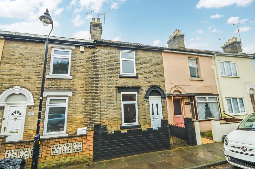 Winchester Road, Colchester, CO2 7LL 2 bed terraced house £210,000