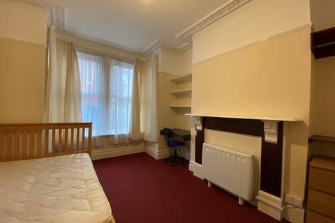 7 bedroom terraced house to rent, Shakespeare Avenue