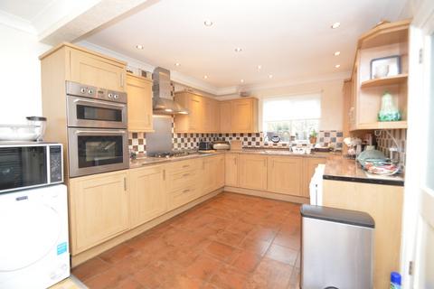 4 bedroom terraced house for sale, Plumstead Common Road, London, SE18 2RT