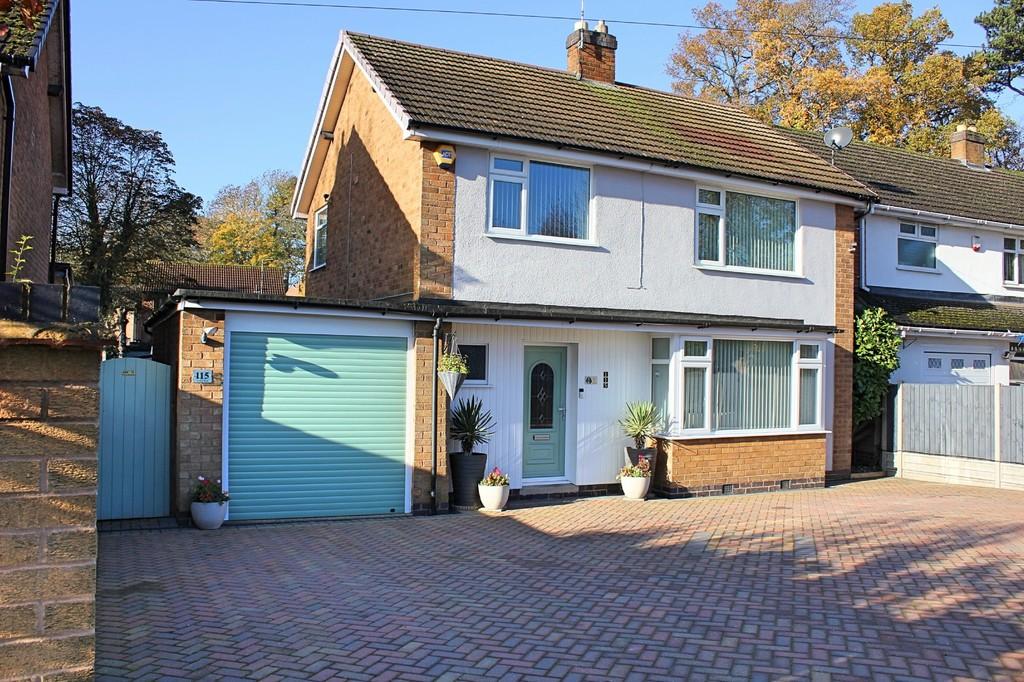 Saffron Road, South Wigston, Leicester 3 bed detached house £350,000
