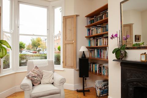 82 Sandbrook Road, London, N16 0SP
