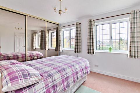4 Squires Field, Hextable, Swanley, BR8 7QY
