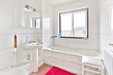 4 Squires Field, Hextable, Swanley, BR8 7QY