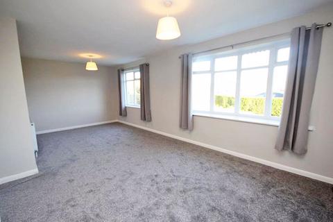 17 Lytham Drive, Waltham, Grimsby, DN37 0DG