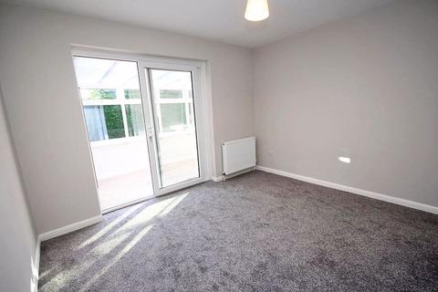 17 Lytham Drive, Waltham, Grimsby, DN37 0DG