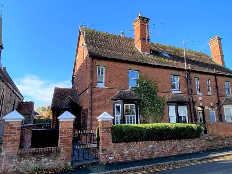 Priory Road, Alcester 4 bed character property £549,000