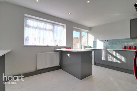 60 Long Gages, Basildon, SS14 2DT