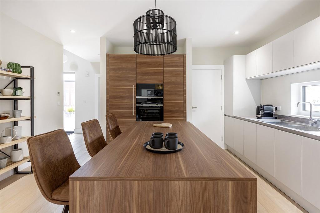 Cubis Show Home
