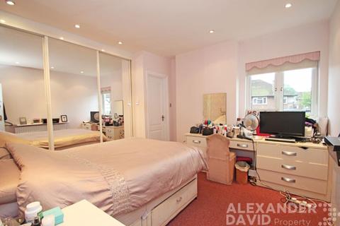 2 Windsor Avenue, Edgware, HA8 8SR