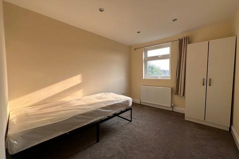 1 bedroom in a house share to rent, London E15