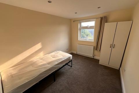 1 bedroom in a house share to rent, London E15