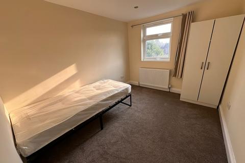 1 bedroom in a house share to rent, London E15