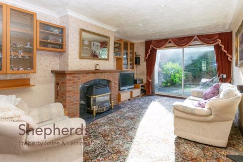 15 Stains Close, Cheshunt, Waltham Cross, EN8 9JJ