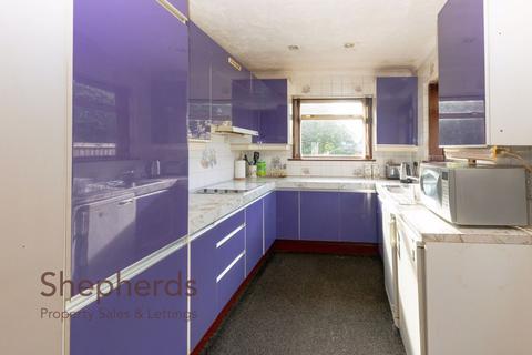 15 Stains Close, Cheshunt, Waltham Cross, EN8 9JJ