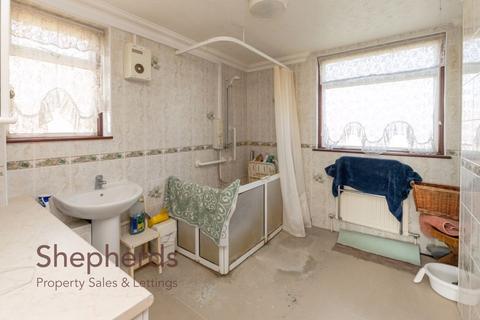 15 Stains Close, Cheshunt, Waltham Cross, EN8 9JJ