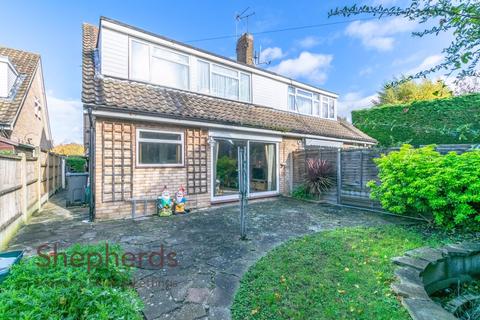15 Stains Close, Cheshunt, Waltham Cross, EN8 9JJ