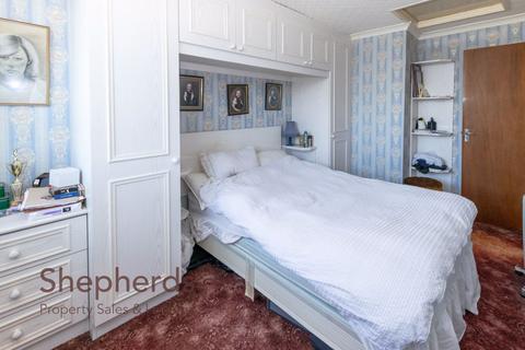 15 Stains Close, Cheshunt, Waltham Cross, EN8 9JJ