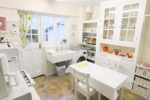 29 Highview Avenue, Edgware, HA8 9TX