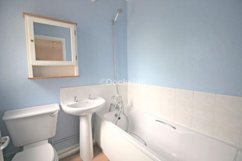 2 bedroom flat to rent, Boundary Road, Chatham